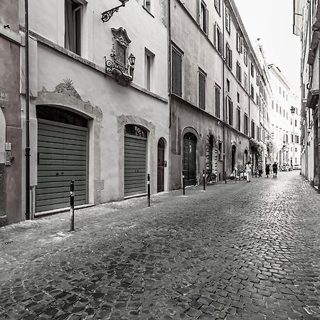 Old Monserrato In Campo De' Fiori Rome Exterior photo