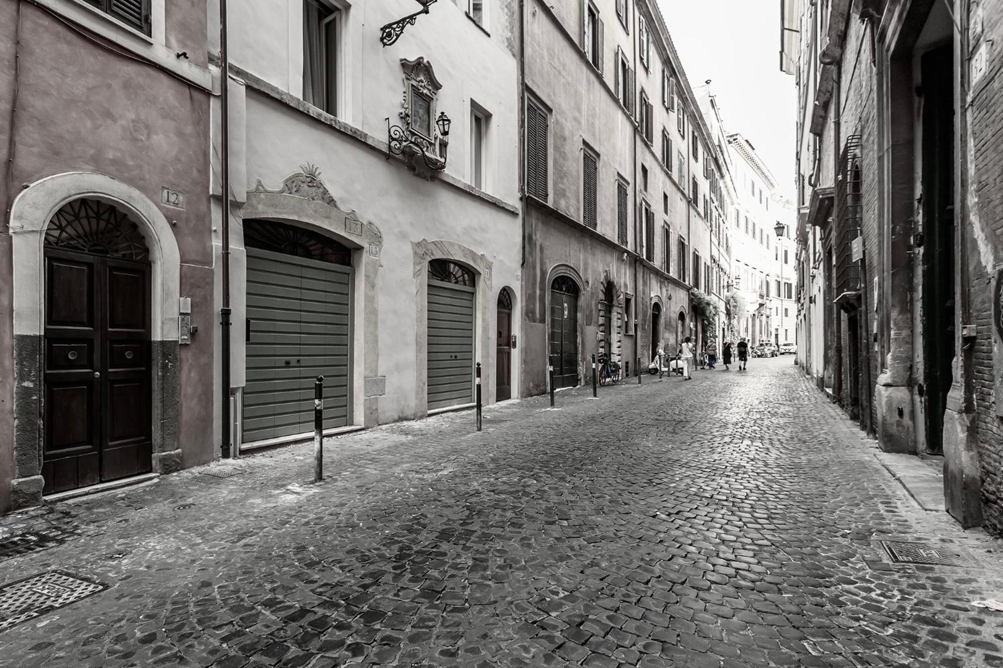 Old Monserrato In Campo De' Fiori Rome Exterior photo