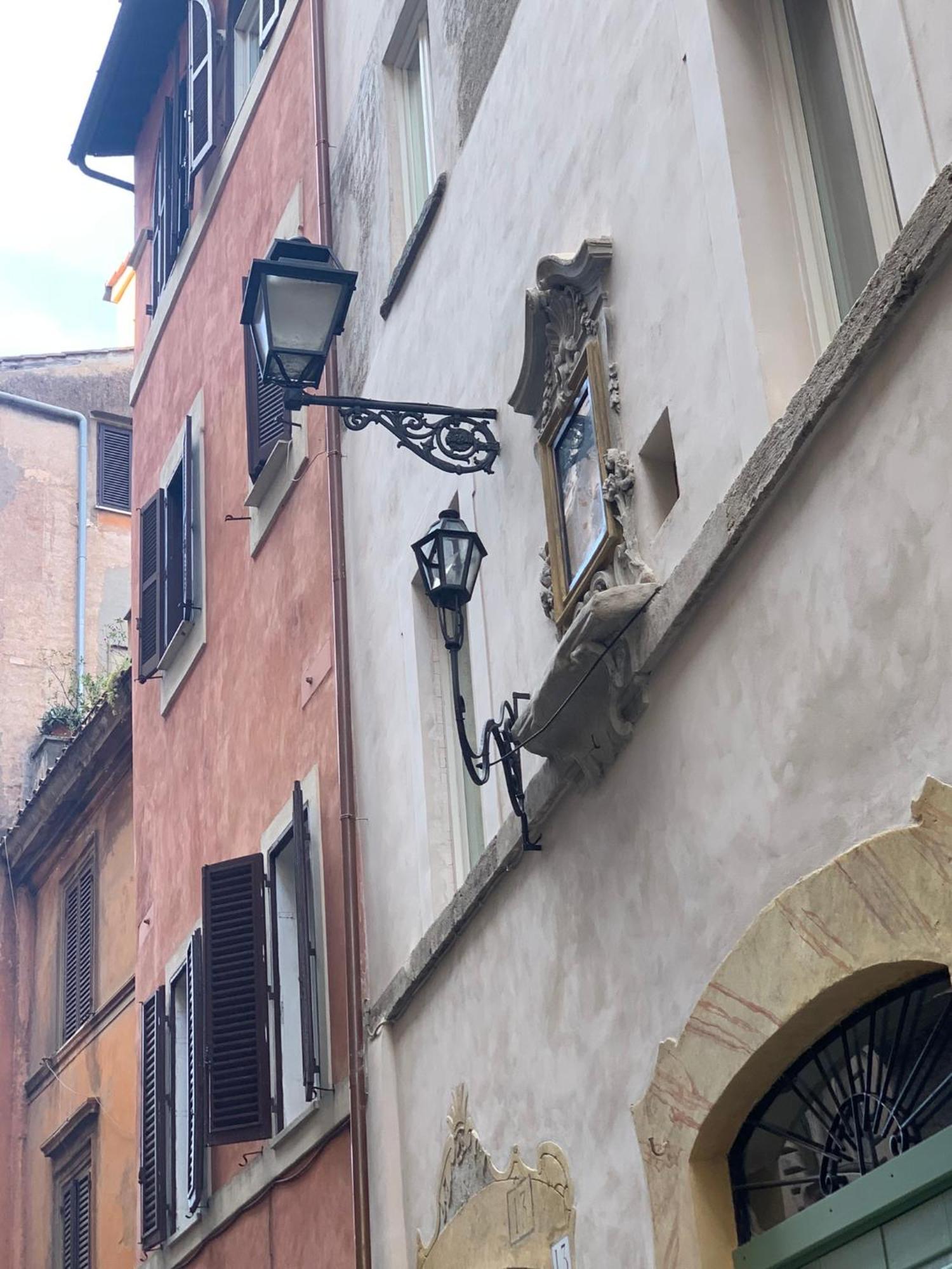 Old Monserrato In Campo De' Fiori Rome Exterior photo